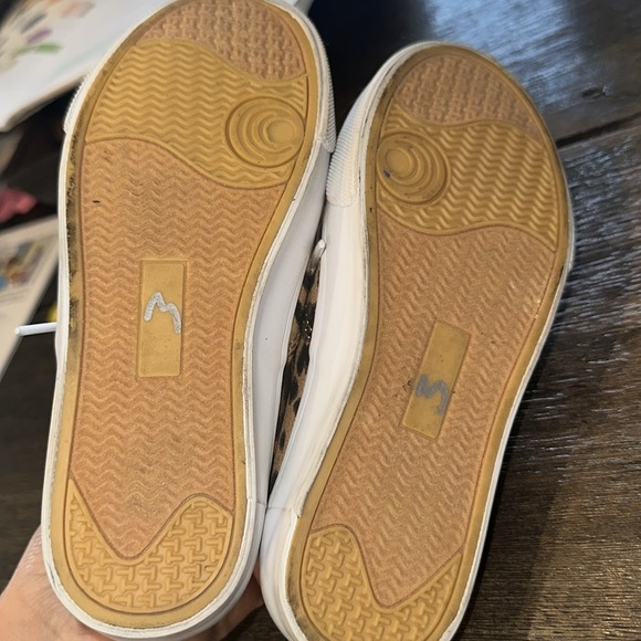 Girls Old Navy Leopard/Cheetah print sneakers size 12 - Picture 4 of 4